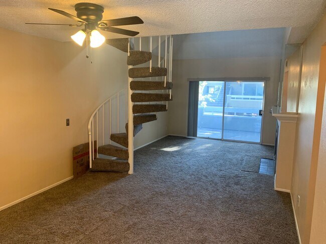 Building Photo - 1 Bedroom + Loft  + Office/Den Condo in Va...