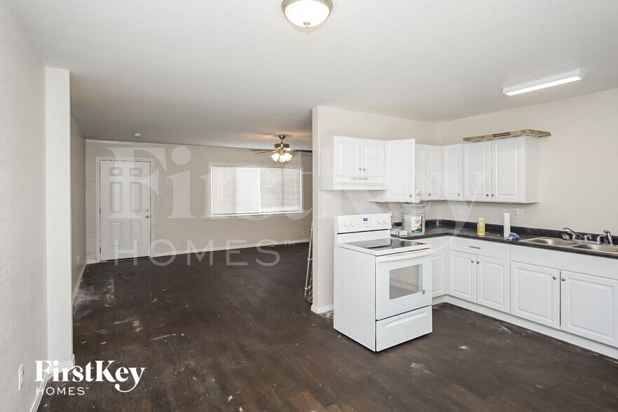 Building Photo - 2128 Carver Ave