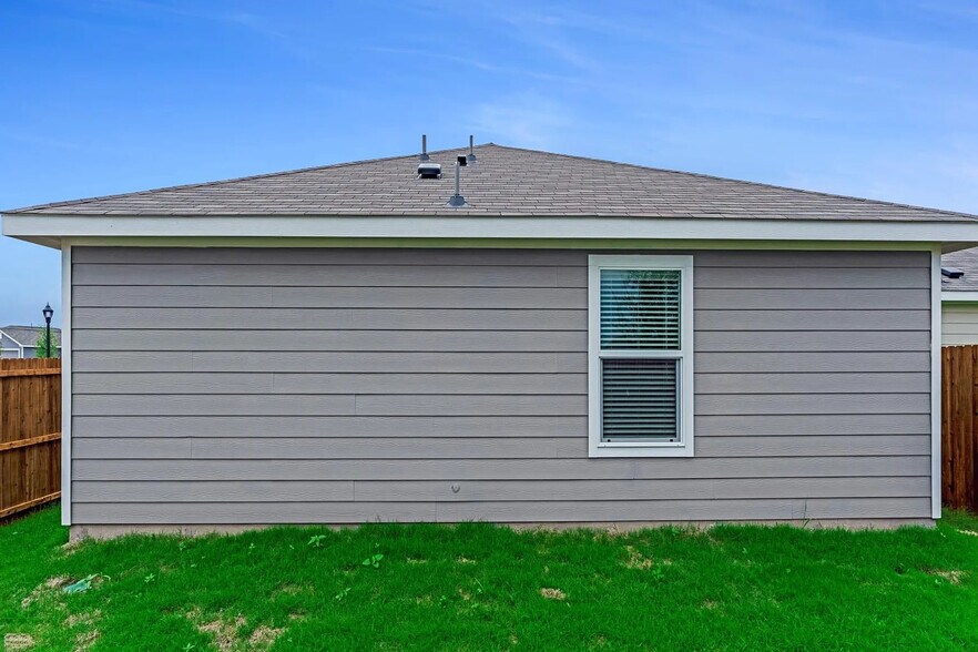 Building Photo - Room in Single Family Home on Gray Wolf Ln