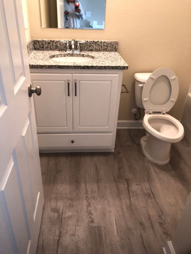 Building Photo - 3 bedroom, 2.5 bath town-home,near TAFB