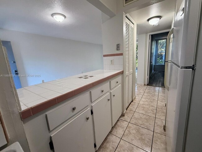 Building Photo - 210 Fontainebleau Blvd