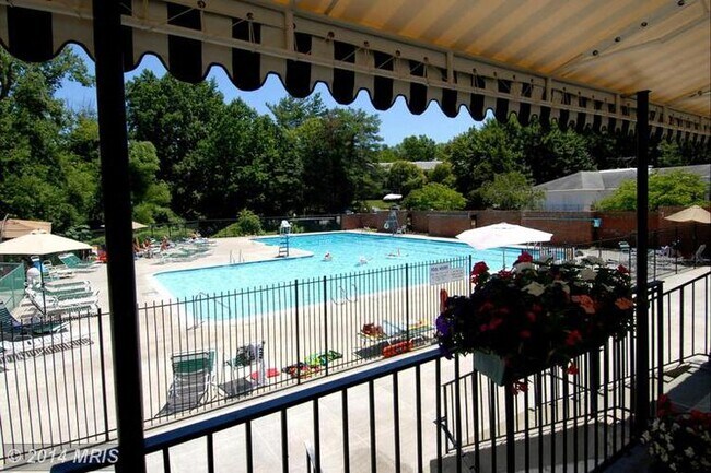 Swimming Pool - 7661 Provincial Dr