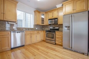 Building Photo - 716 8th Ave