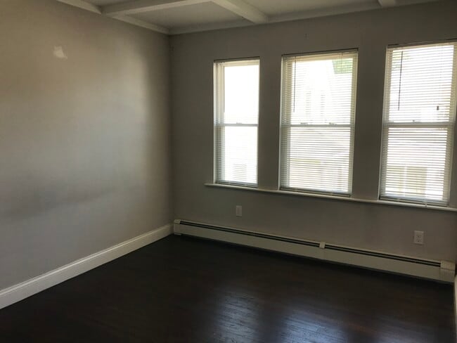 Building Photo - 66 Safford St