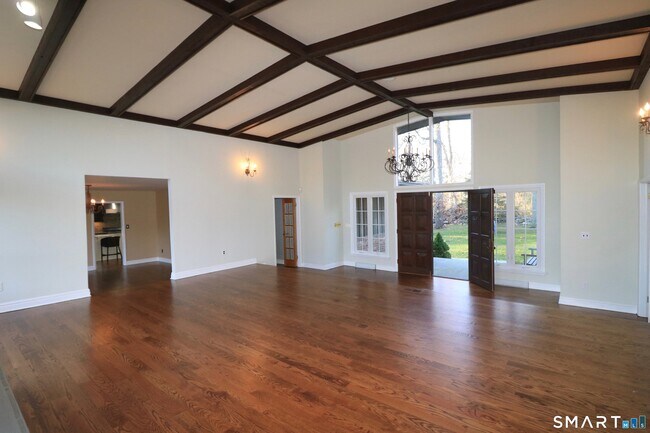 Building Photo - 950 Rock Rimmon Rd