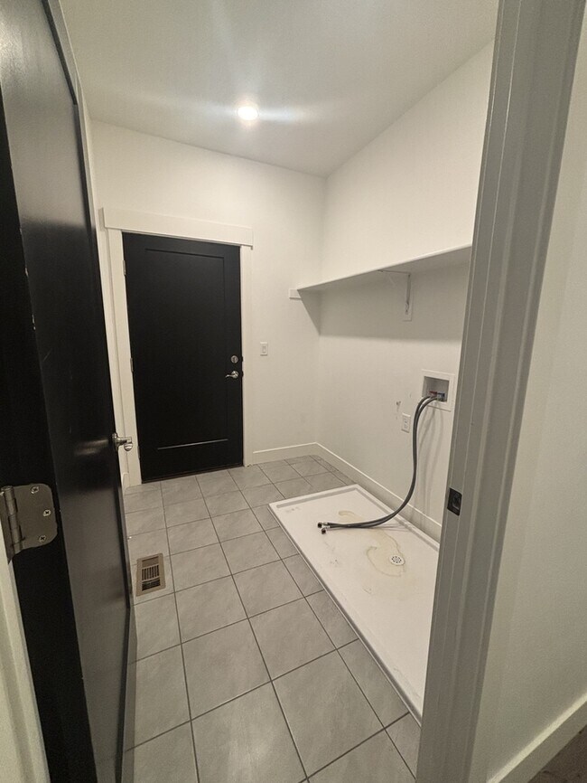 Building Photo - 6153 W Poplar View Dr