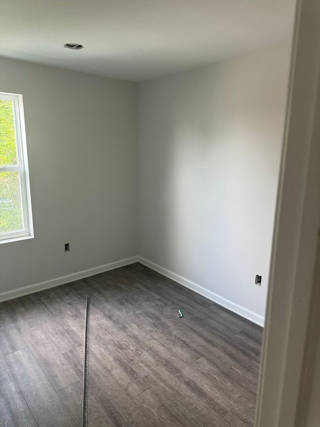 Building Photo - Beautifully completely renovated home