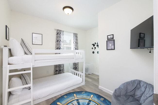 Building Photo - 415 Short St