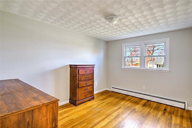 Building Photo - 138 Youngs Ave