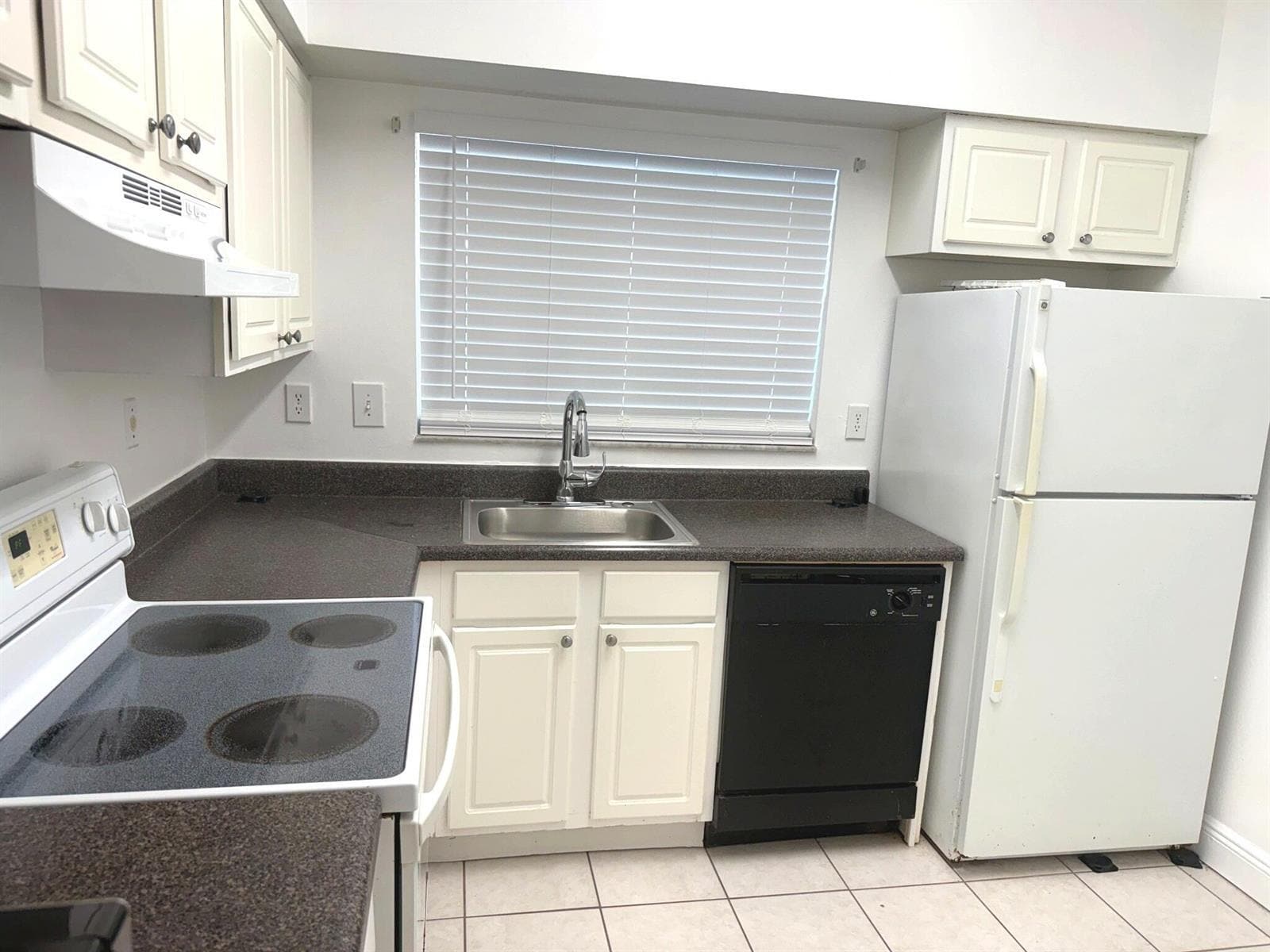 Building Photo - 2331 NW 96th Ter