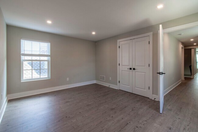 Building Photo - Downtown Milford Year Round Rental - Unfur...