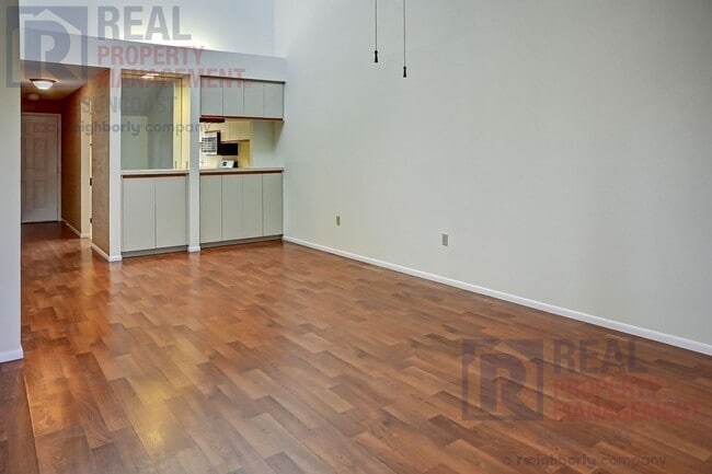 Building Photo - 251 Fenwick Dr