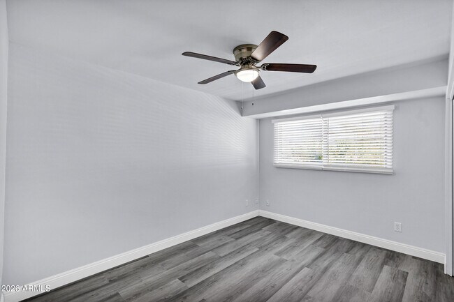 Building Photo - 14 E Hermosa Dr