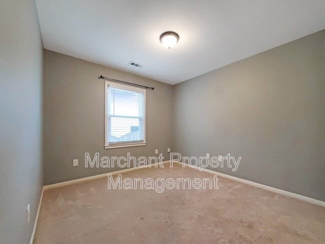 Building Photo - 117 Charmar Way