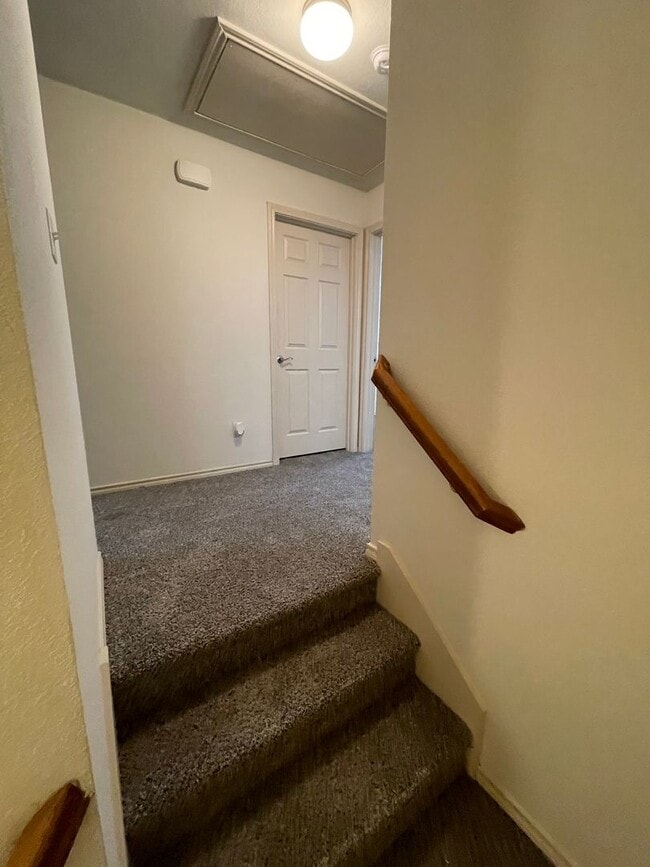 Building Photo - 1109-1111 Parkway Trail