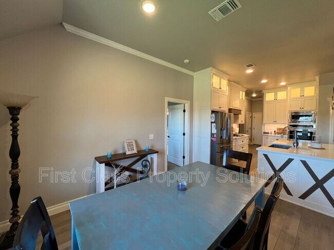 Building Photo - 3116 Drake Crest Dr