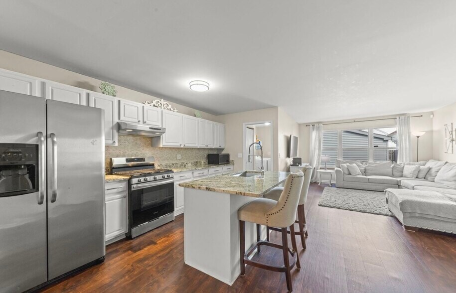 Building Photo - 2024 Grayhawk Dr