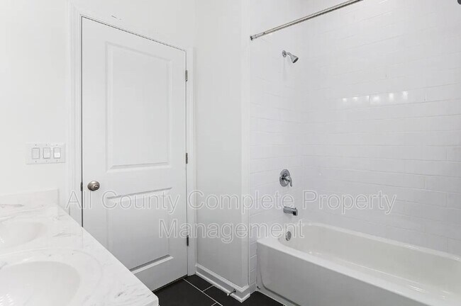 Building Photo - 374 Ness Cir