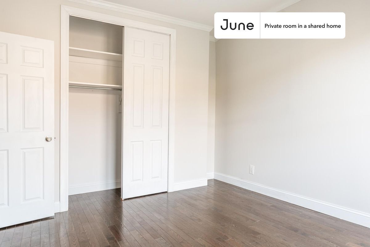 Building Photo - Private bedroom in 4 bed/1 bath Home