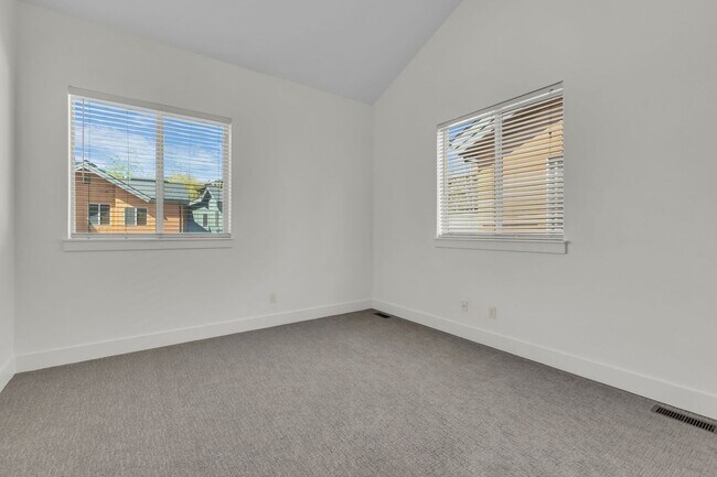 Building Photo - Quarry Village Townhome