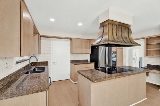 Building Photo - 3BD | 3BTH - HOT TUB - WATER FRONT - NEWLY RENOVATED - ON SYLVAN LAKE