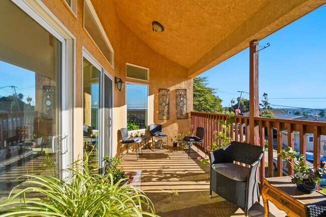 Building Photo - 9028 Burr St