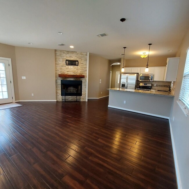 Building Photo - 300 Knights Row