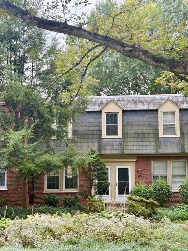 Primary Photo - Updated 1BR/1BA 2-level TH in great location