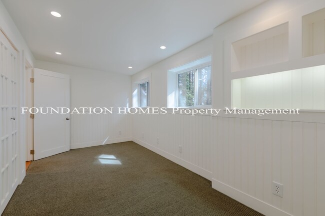 Building Photo - 20 Hamilton Ln