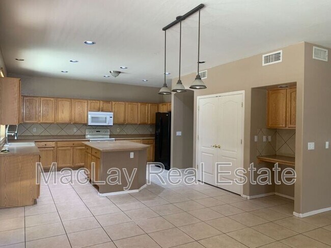 Building Photo - 3722 E Kimball Rd