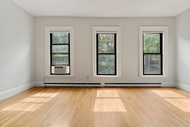 Building Photo - 182 W Brookline St