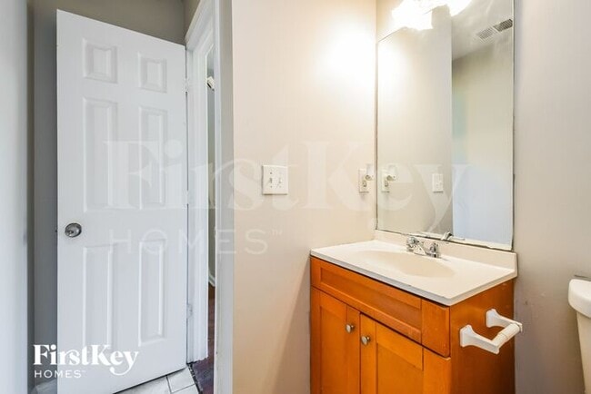 Building Photo - 941 Oak Street Southwest