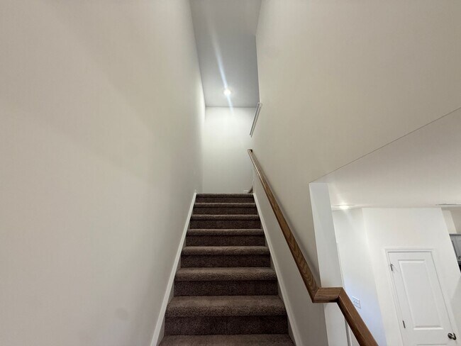 Building Photo - Brand New Townhome in Highland Creek Area!