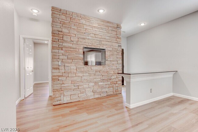 Building Photo - 325 Brilliant Summit Cir