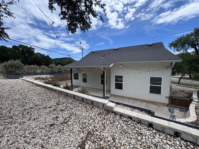 Building Photo - For Rent – 100 Brooklyn Dr, Canyon Lake, T...