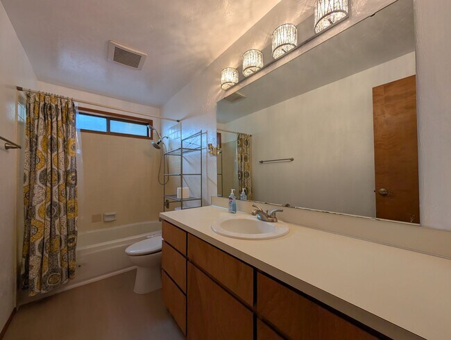 Building Photo - Fantastic 4 Bedroom, 2 Bath Home In The Thurston Area Of Springfield!