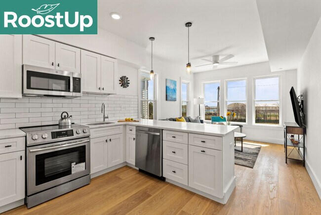 Building Photo - Furnished Private Bedroom with Private Bath in East Boston!