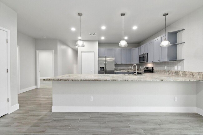 Building Photo - 1351 SW Don Ct