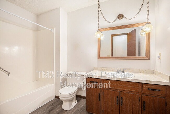 Building Photo - 2409 S 17th Terrace
