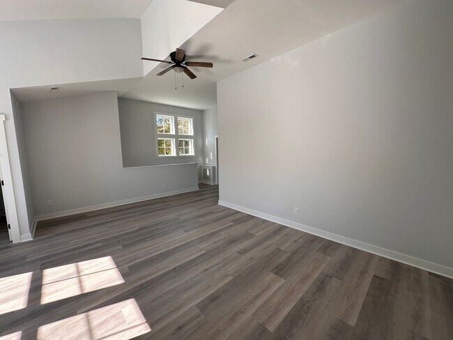 Building Photo - 1426 Navaho Trail