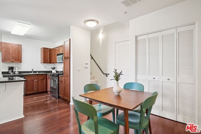 Building Photo - 100 S Alameda St