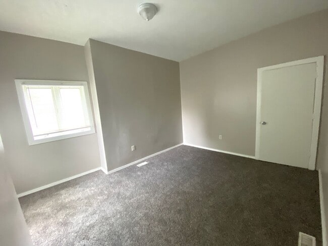 Building Photo - 434 Crawford St SE