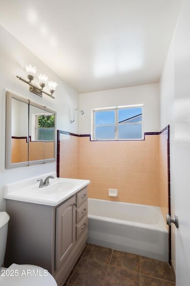 Building Photo - 5742 N 12th Pl