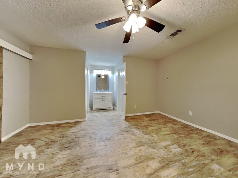 Building Photo - 4315 Hirschfield Rd