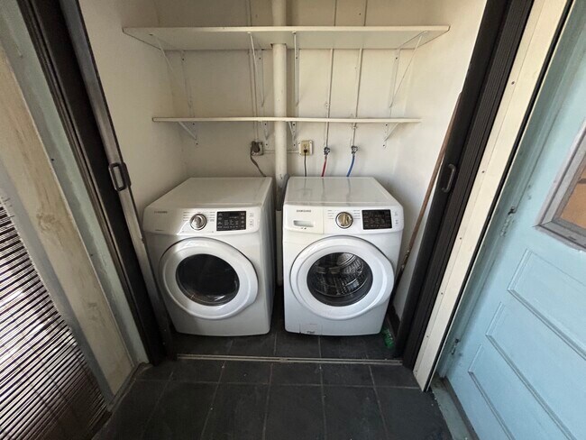 Building Photo - GATELAND VILLAGE