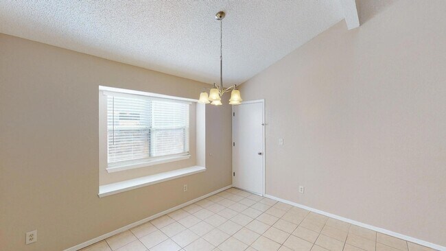 Building Photo - 1108 Coyote Ln