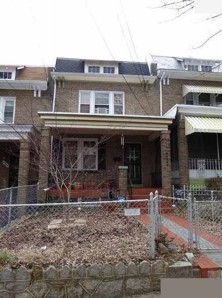 Building Photo - 4422 3rd St NW