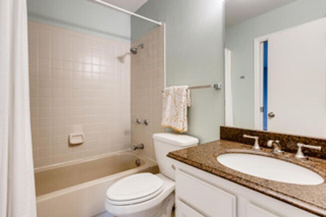 Building Photo - Beautiful 3 Bedroom Townhome in North Boulder