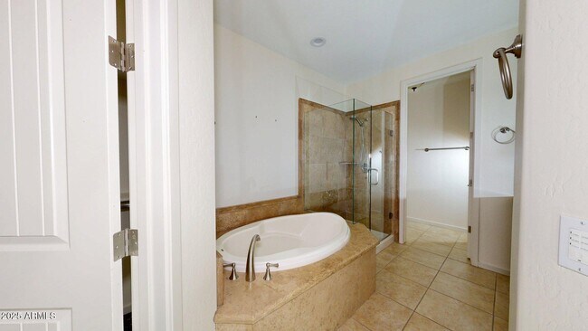 Building Photo - 10260 E White Feather Ln