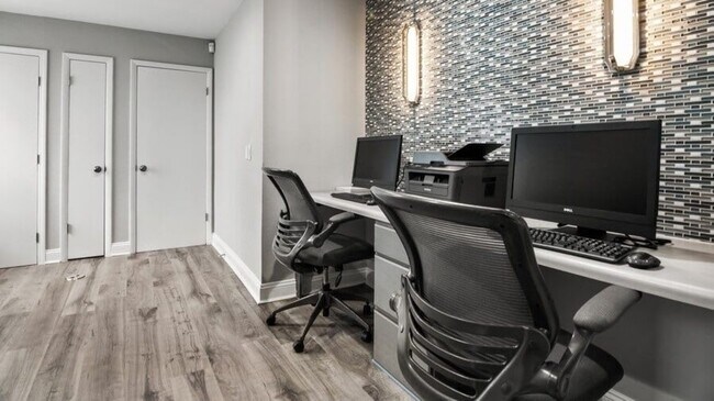 Building Photo - 2300 Village Lake Dr